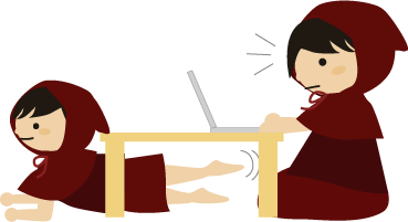 テーブルの下に足