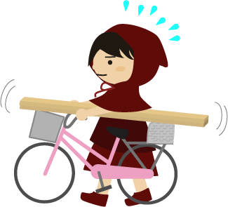 自転車で木材を運ぶ