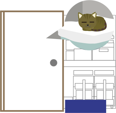 押入れの上の段で寝る猫